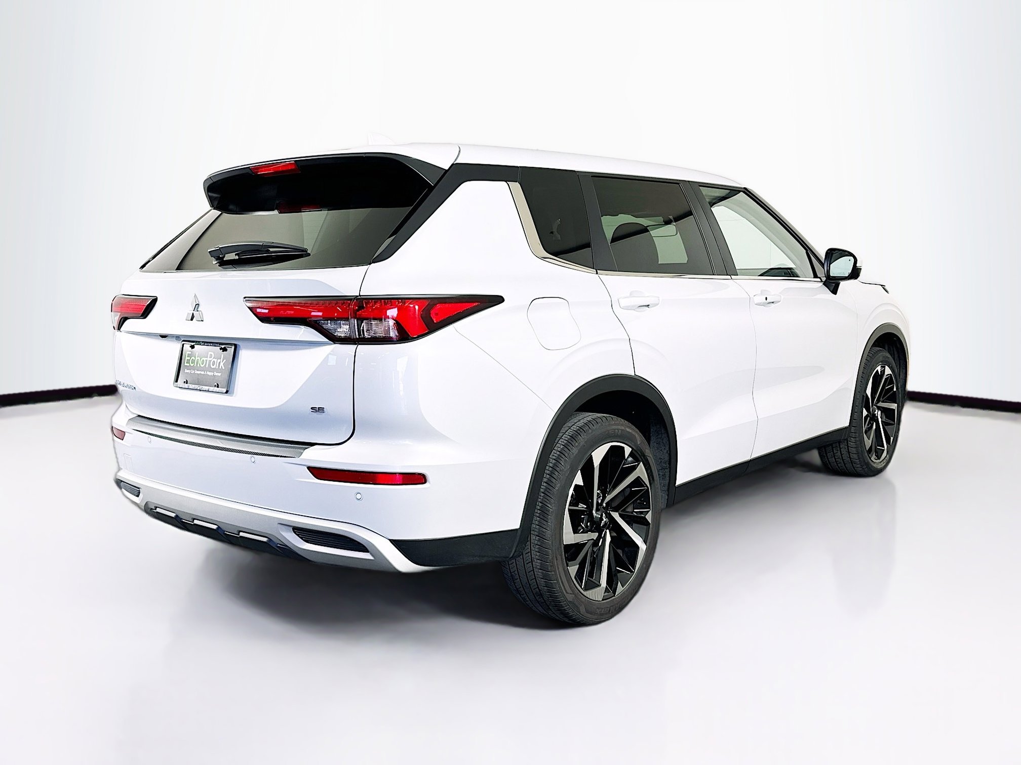 Used 2024 Mitsubishi Outlander SE image 9