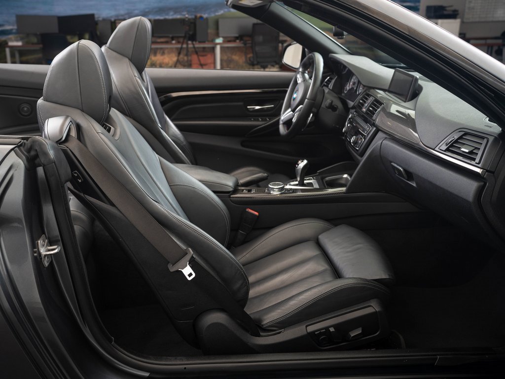 Used 2015 BMW M4 Convertible image 24