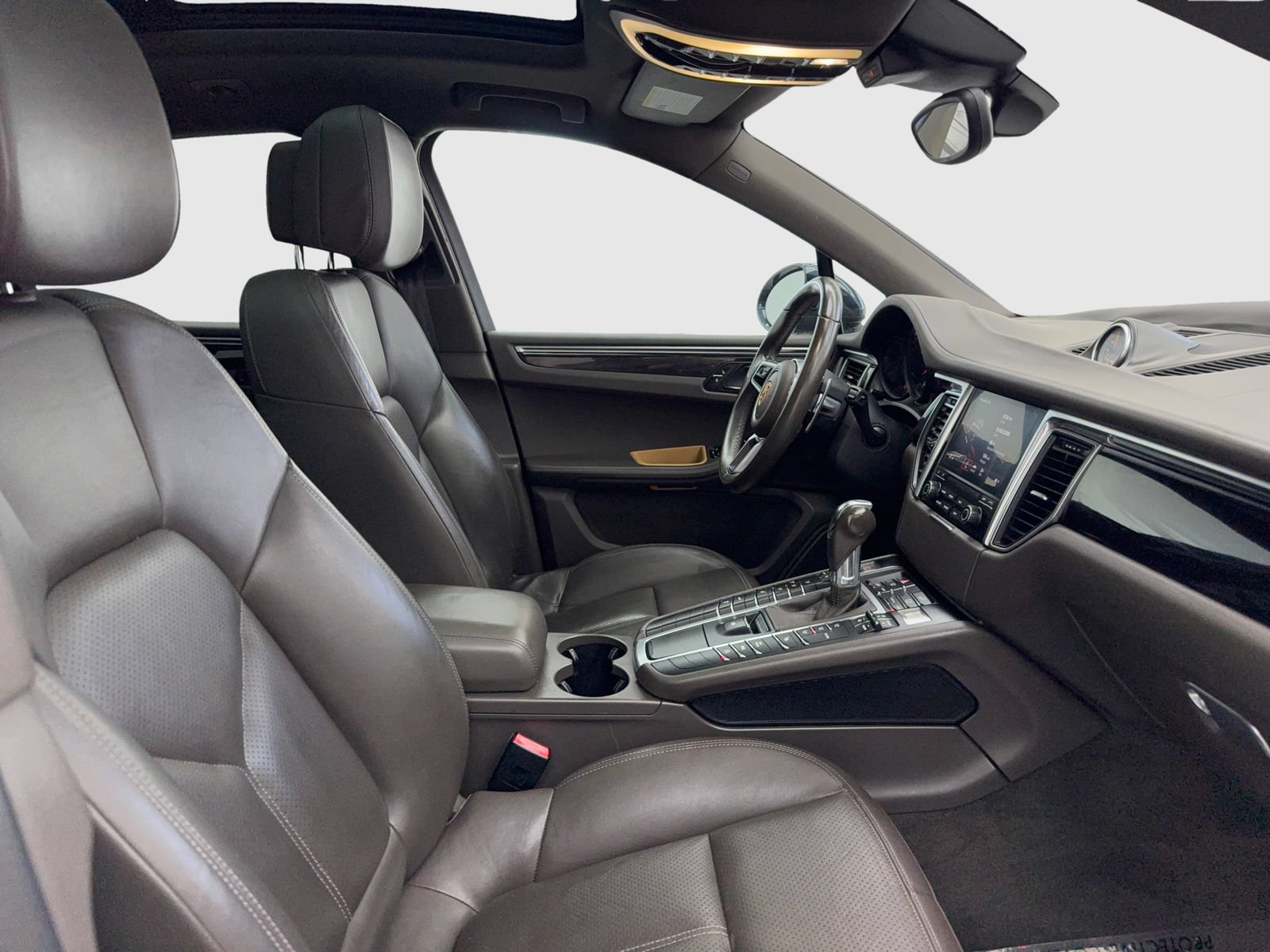 Used 2018 Porsche Macan AWD/4WD image 39