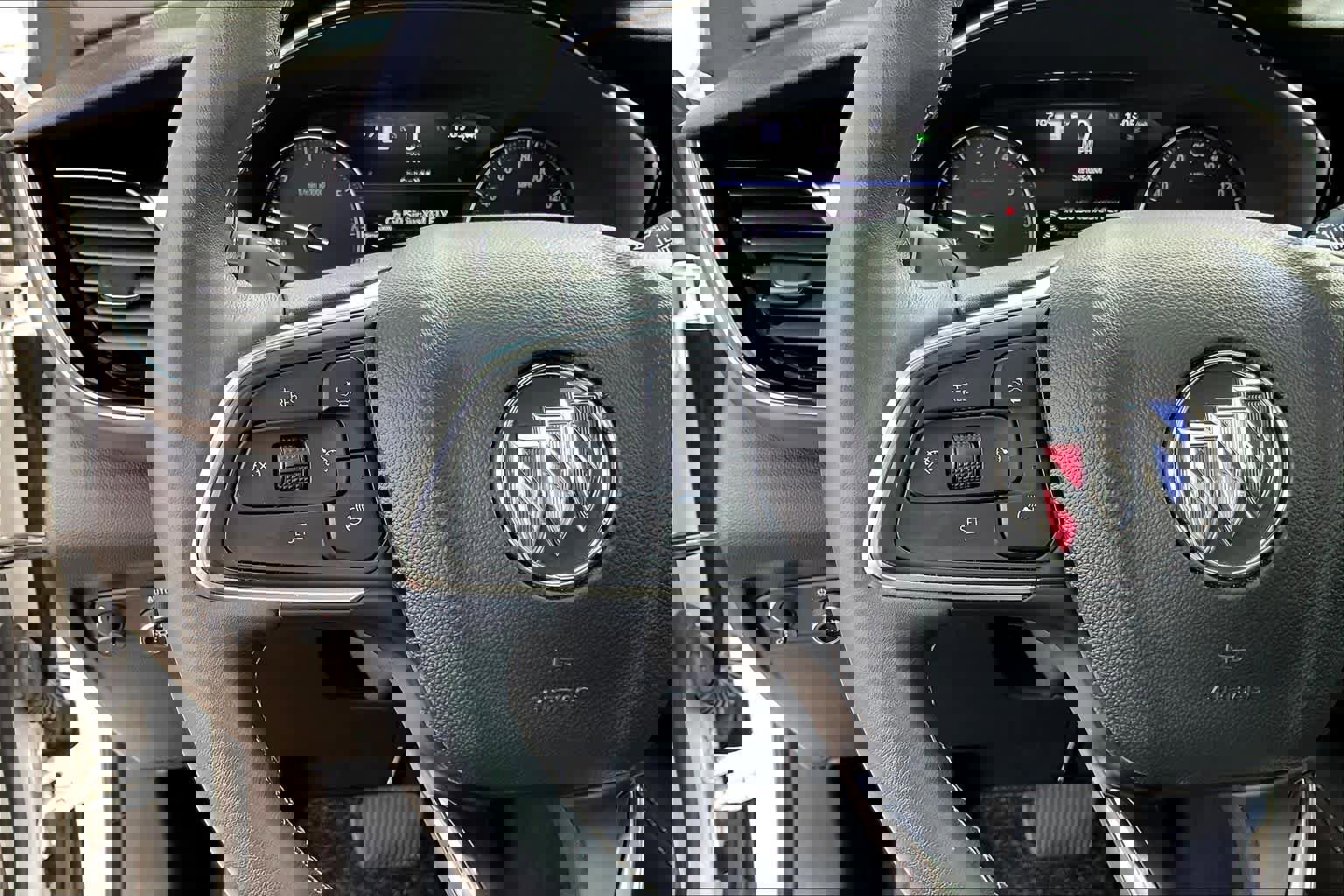 Used 2023 Buick Envision Avenir image 23