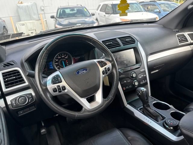 Used 2014 Ford Explorer XLT w/ Equipment Group 202A AWD/4WD image 15