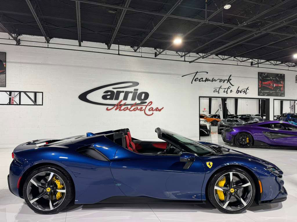 Used 2023 Ferrari SF90 Spider image 8