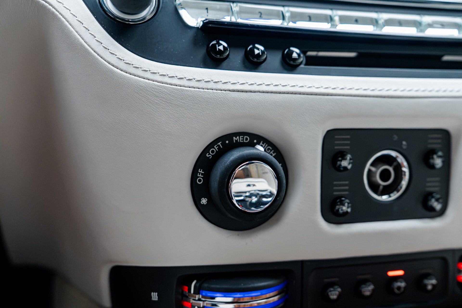 Used 2014 Rolls-Royce Wraith RWD image 43