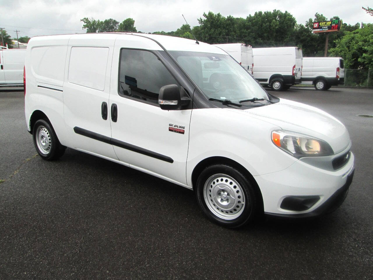 Used 2022 RAM ProMaster City Tradesman w/ Window Group 04 image 3