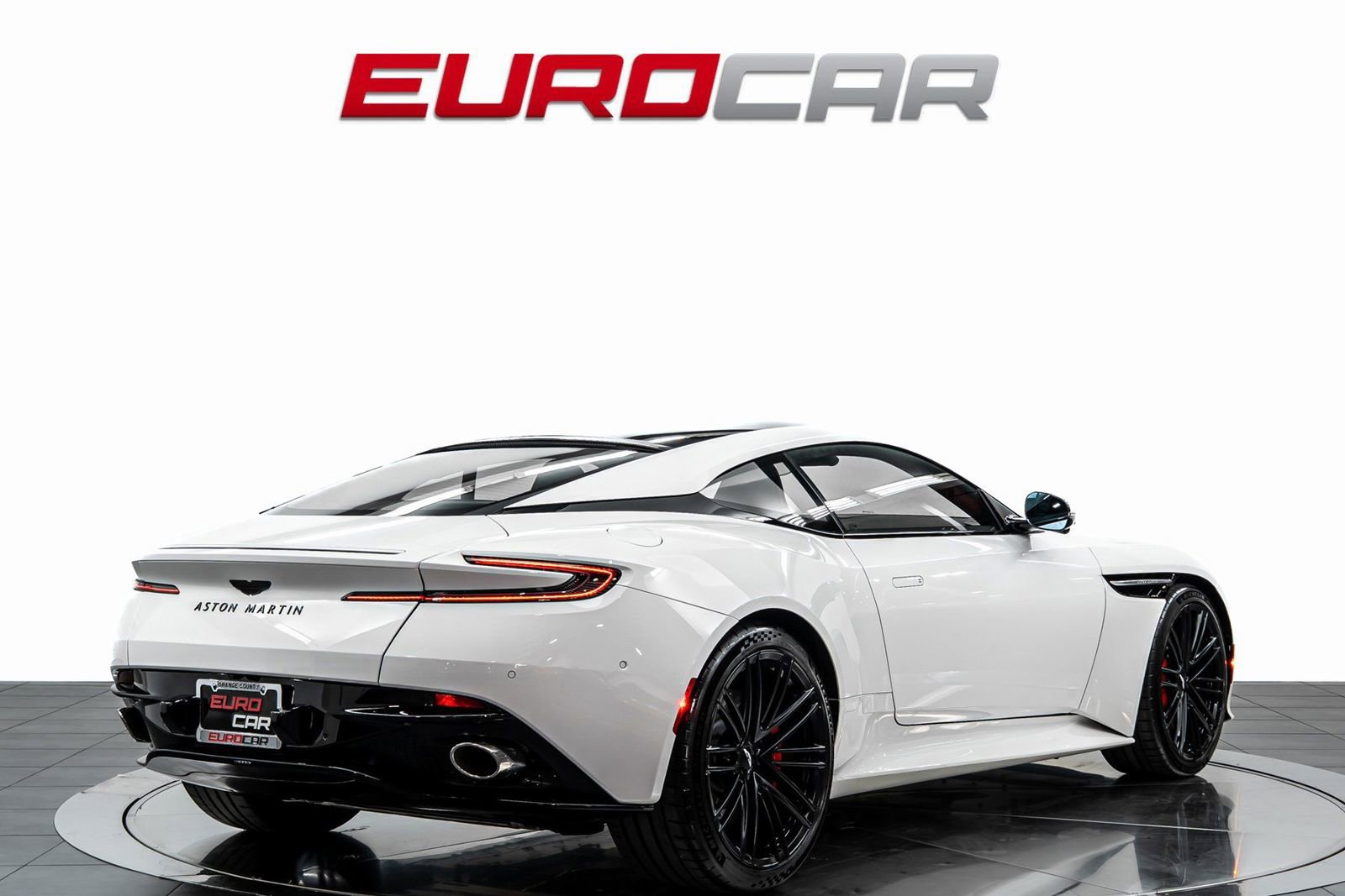 Used 2024 Aston Martin DB12 Coupe RWD image 5