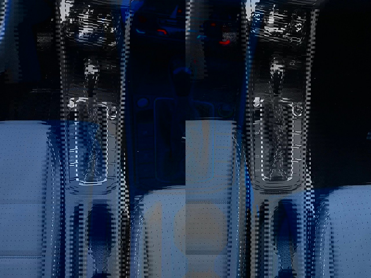 Used 2025 Volkswagen Jetta SE image 14