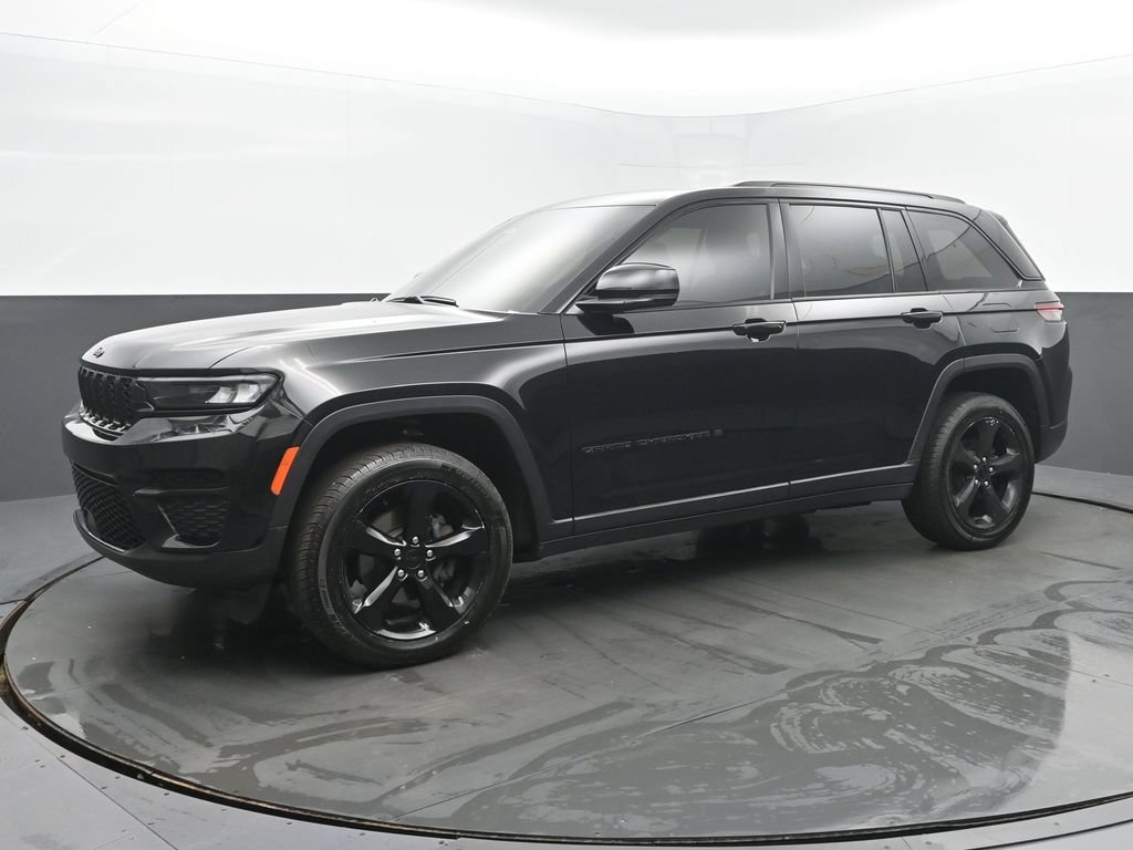Used 2023 Jeep Grand Cherokee Altitude AWD/4WD image 2