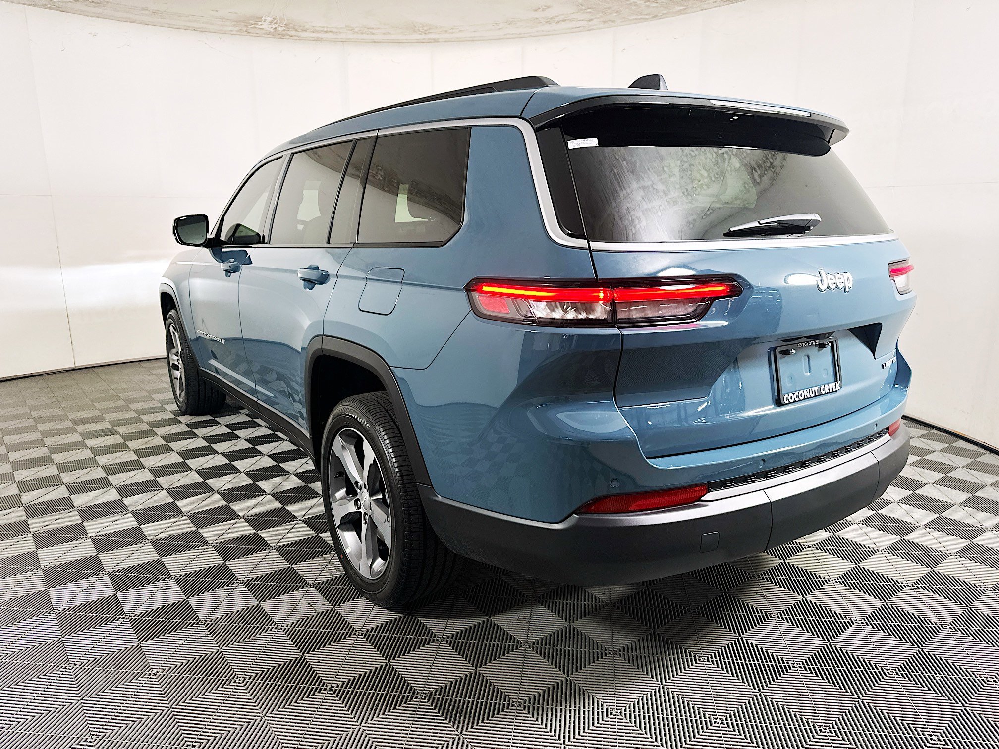 Used 2026 Jeep Grand Cherokee L Limited RWD image 5