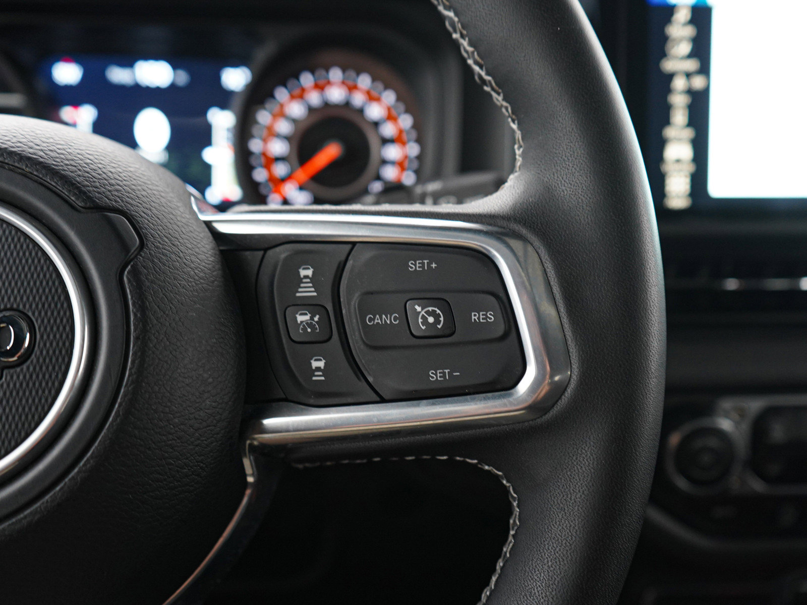 Used 2025 Jeep Wrangler Unlimited Sahara AWD/4WD image 26