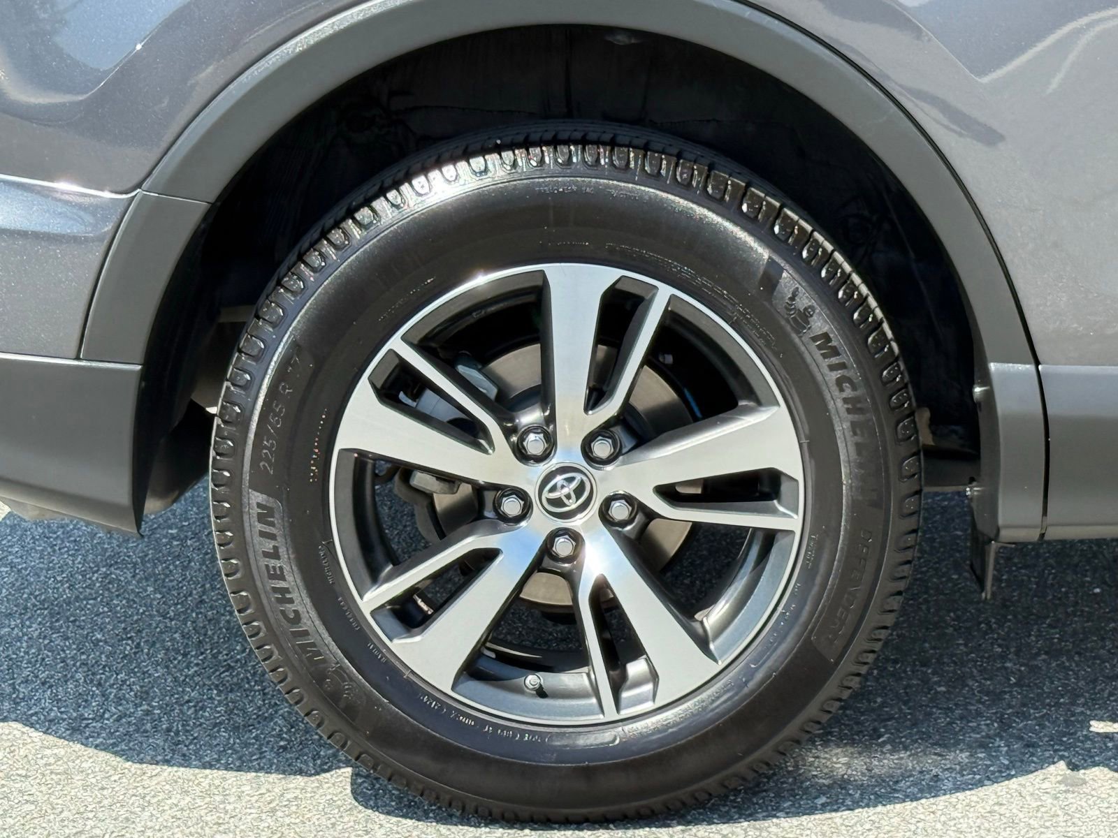 Used 2018 Toyota RAV4 XLE w/ Plus Extra Value Package image 17