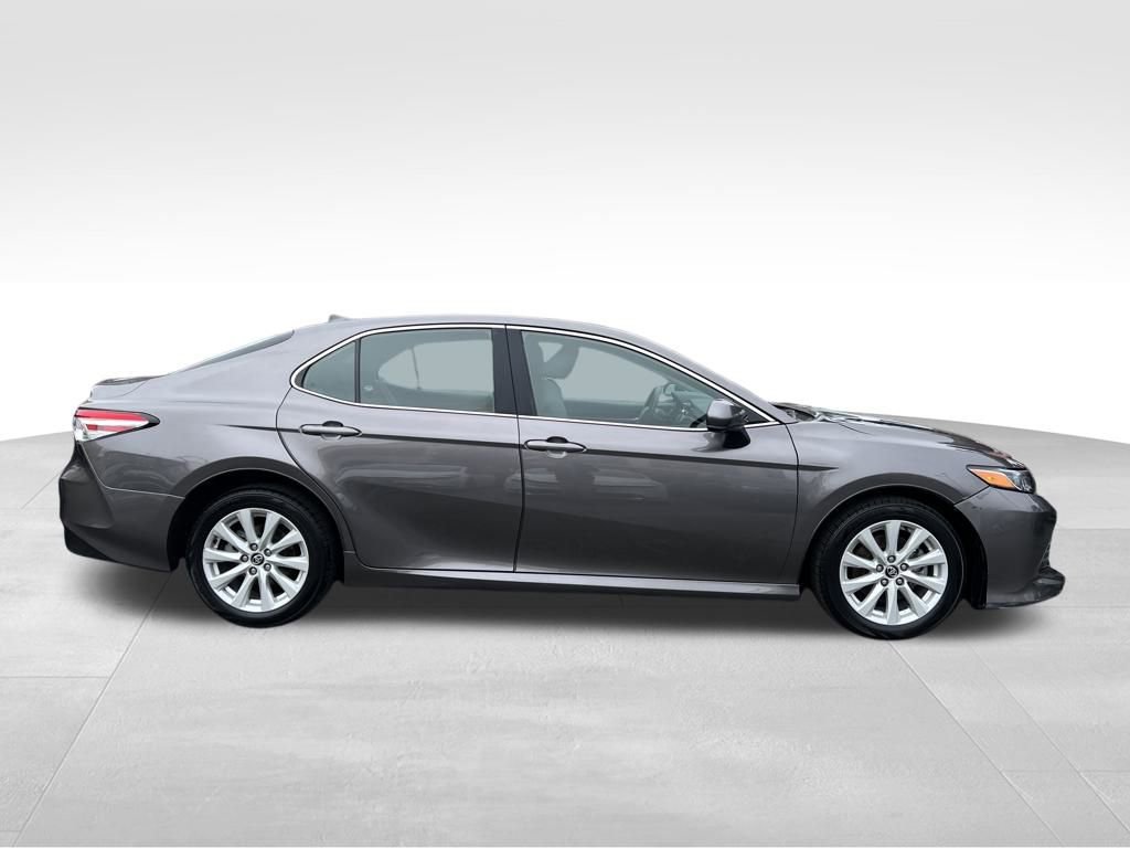 Used 2020 Toyota Camry LE image 6
