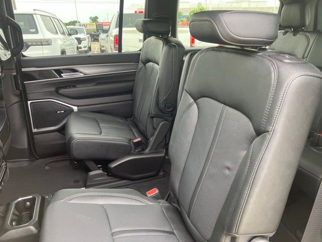 New 2026 Jeep Grand Wagoneer Limited w/ Convenience Group I AWD/4WD image 23