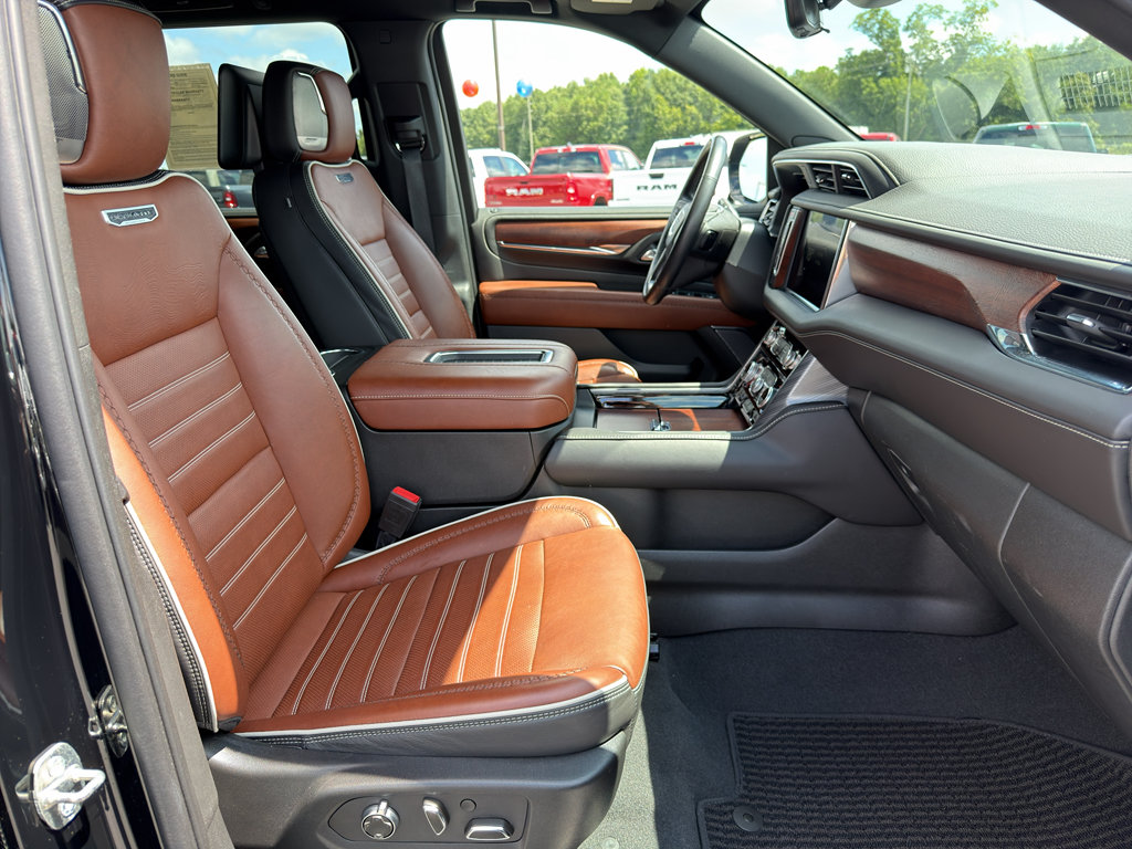 Used 2023 GMC Yukon XL Denali Ultimate AWD/4WD image 26