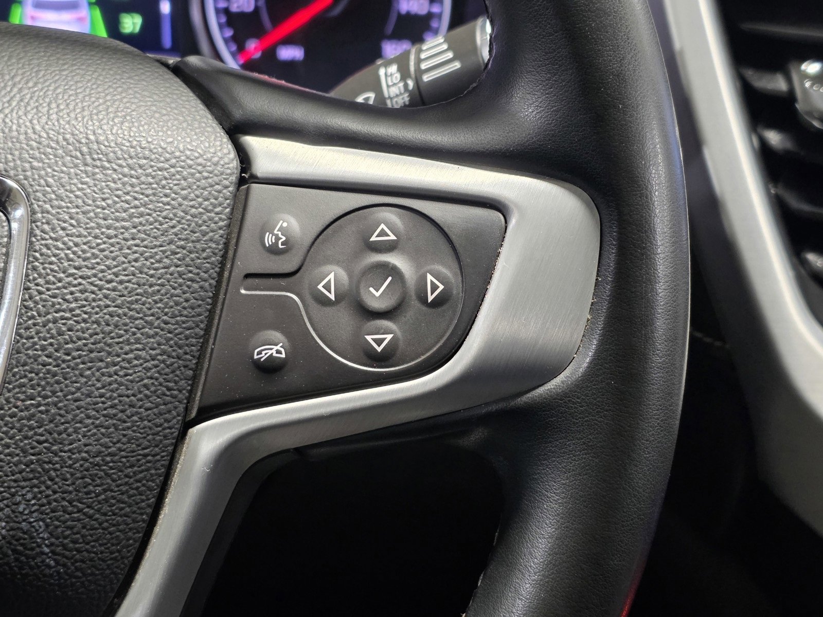 Used 2023 GMC Acadia SLT image 34