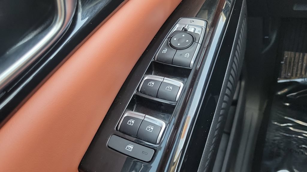 Used 2023 Kia Carnival SX FWD image 19