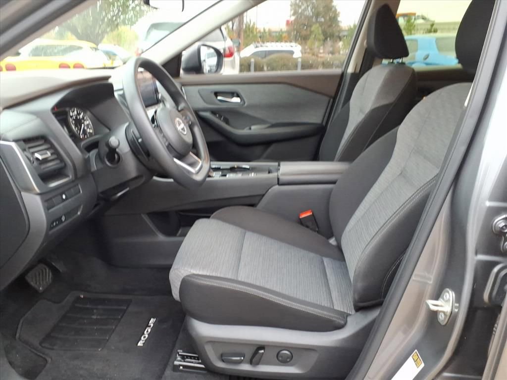 Used 2023 Nissan Rogue SV image 19
