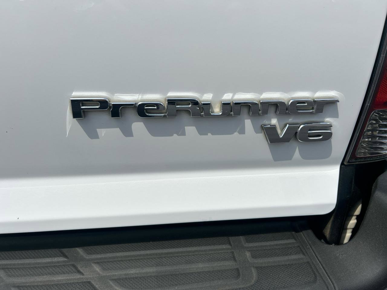 Used 2014 Toyota Tacoma PreRunner w/ TRD Off-Road Package RWD image 12