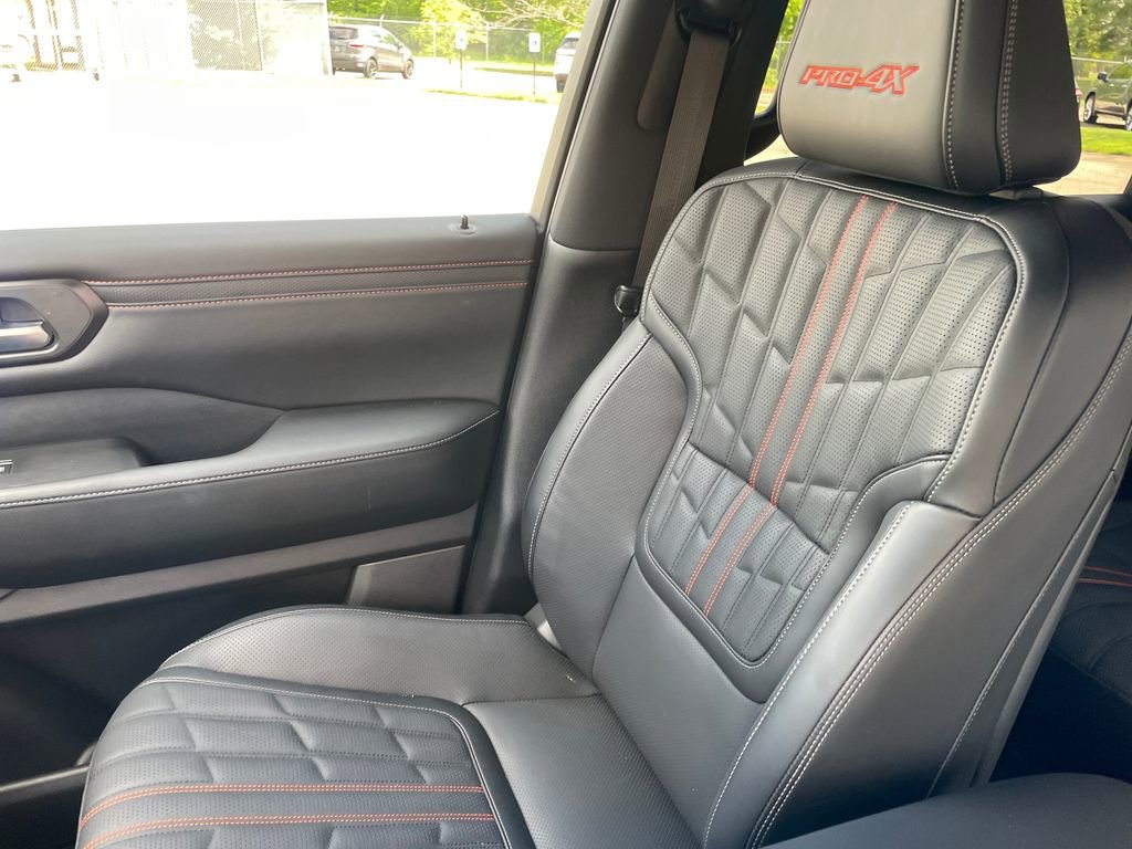 Used 2025 Nissan Armada PRO-4X w/ Pro-4X Premium Package AWD/4WD image 17
