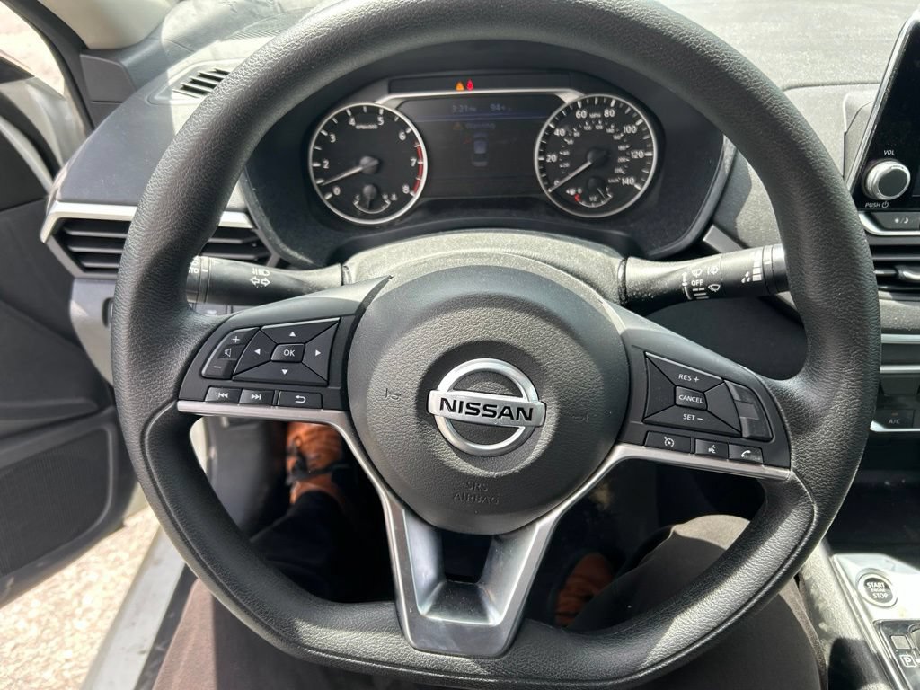 Used 2022 Nissan Altima 2.5 SV AWD/4WD image 2