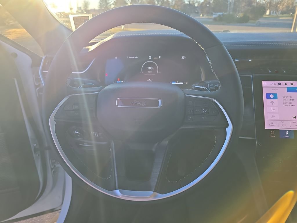 Used 2025 Jeep Grand Cherokee Limited w/ Trailer Tow Package image 16