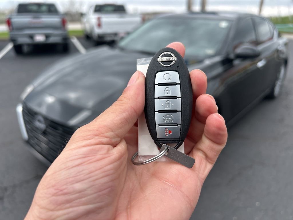 Used 2024 Nissan Altima 2.5 SL FWD image 46