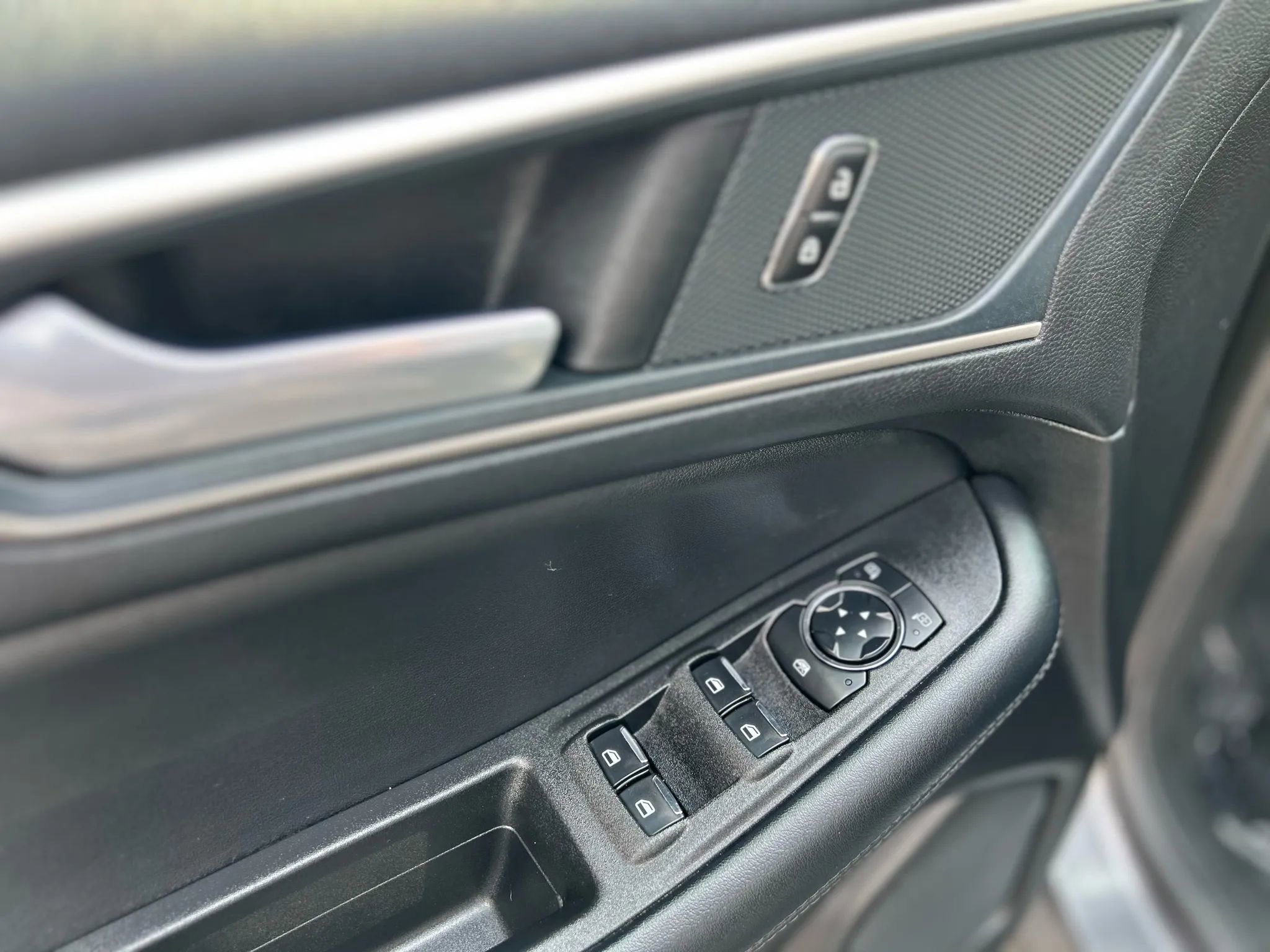 Used 2024 Ford Edge SEL image 18