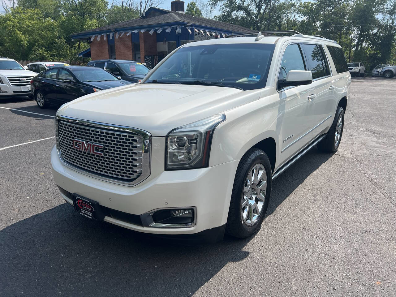 Used 2015 GMC Yukon XL Denali w/ Premium Package image 1
