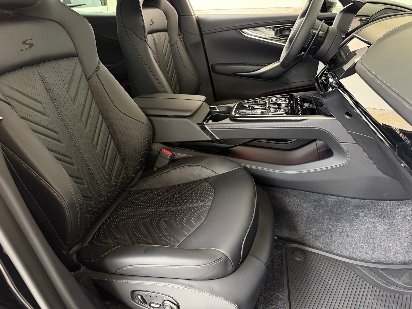 New 2026 Aston Martin DBX 707 AWD/4WD image 18