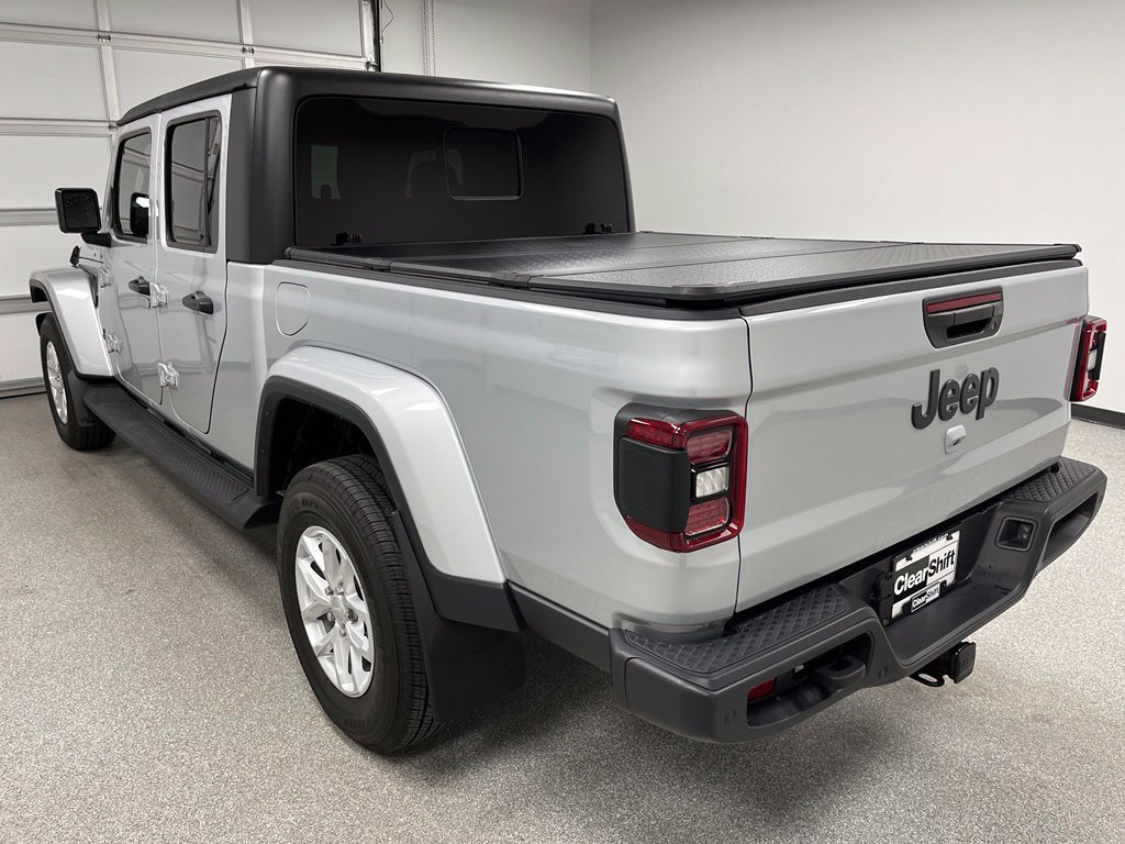 Used 2023 Jeep Gladiator Sport AWD/4WD image 8