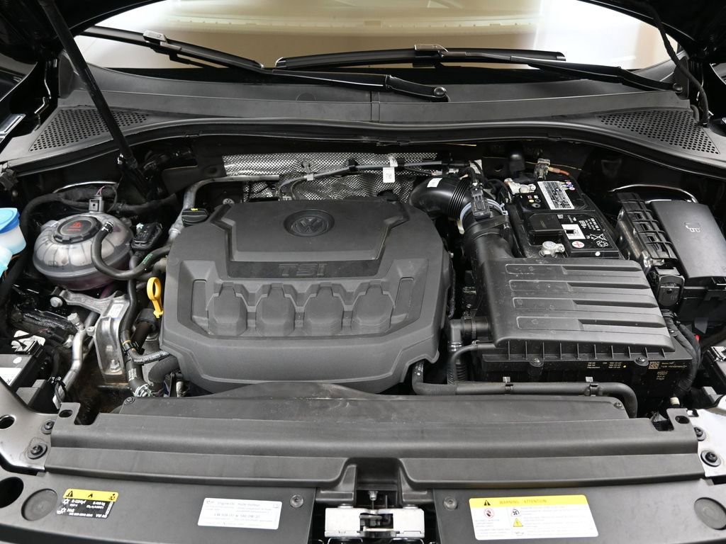 Used 2023 Volkswagen Tiguan SEL R-Line image 9