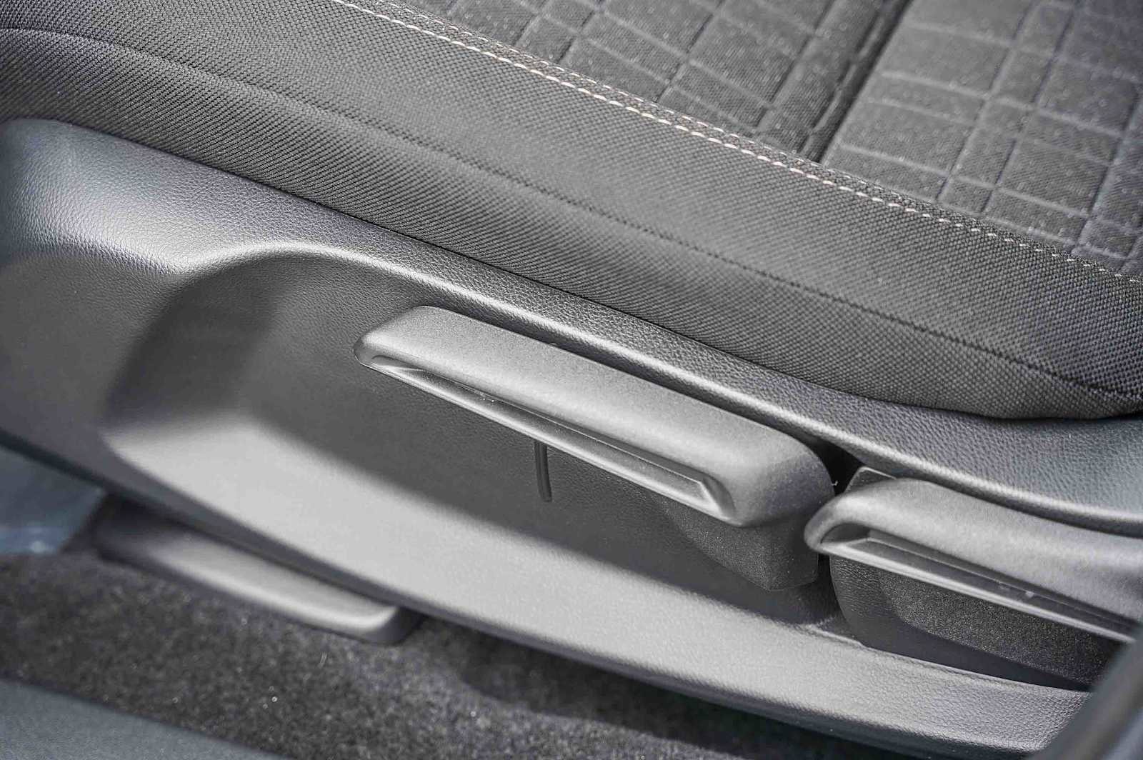 Certified 2025 Honda HR-V LX image 21