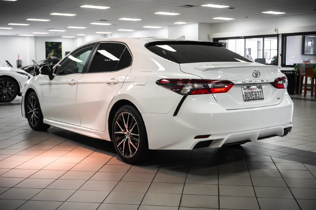 Used 2021 Toyota Camry SE FWD image 8