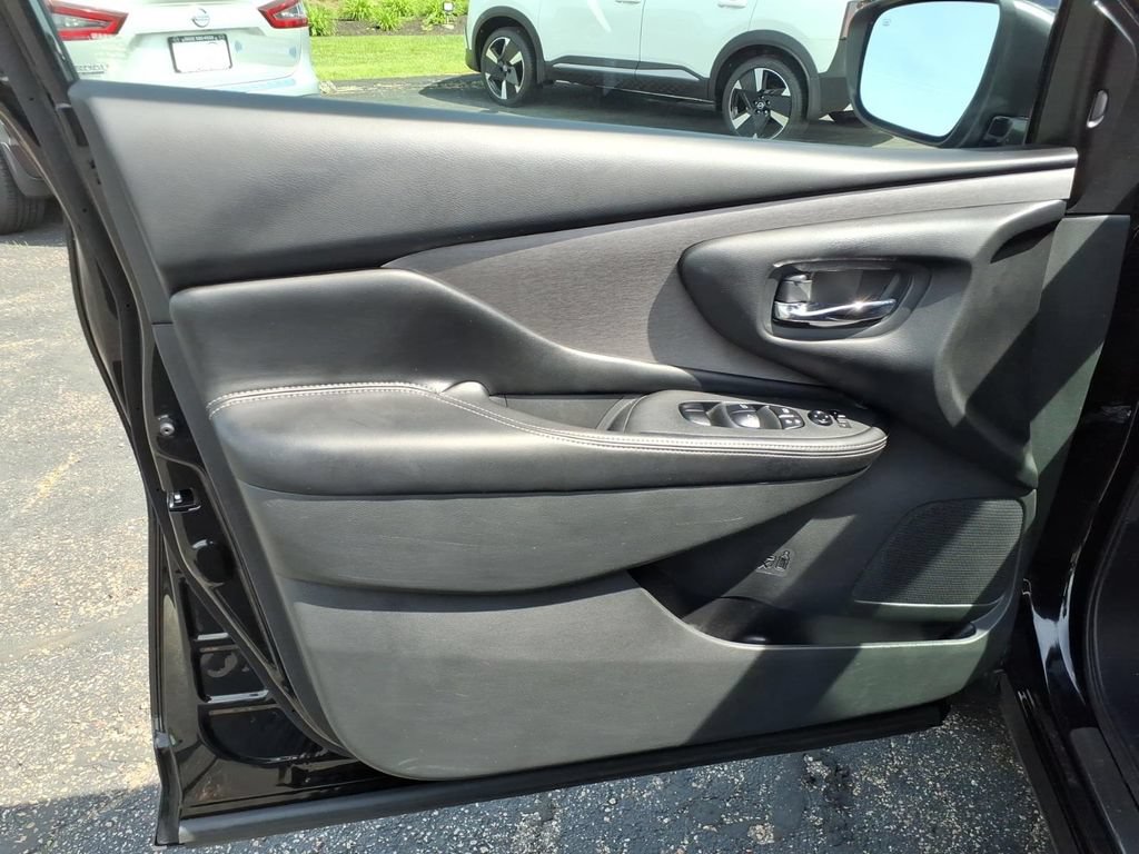 Certified 2023 Nissan Murano SV w/ SV Midnight Edition Package AWD/4WD image 17