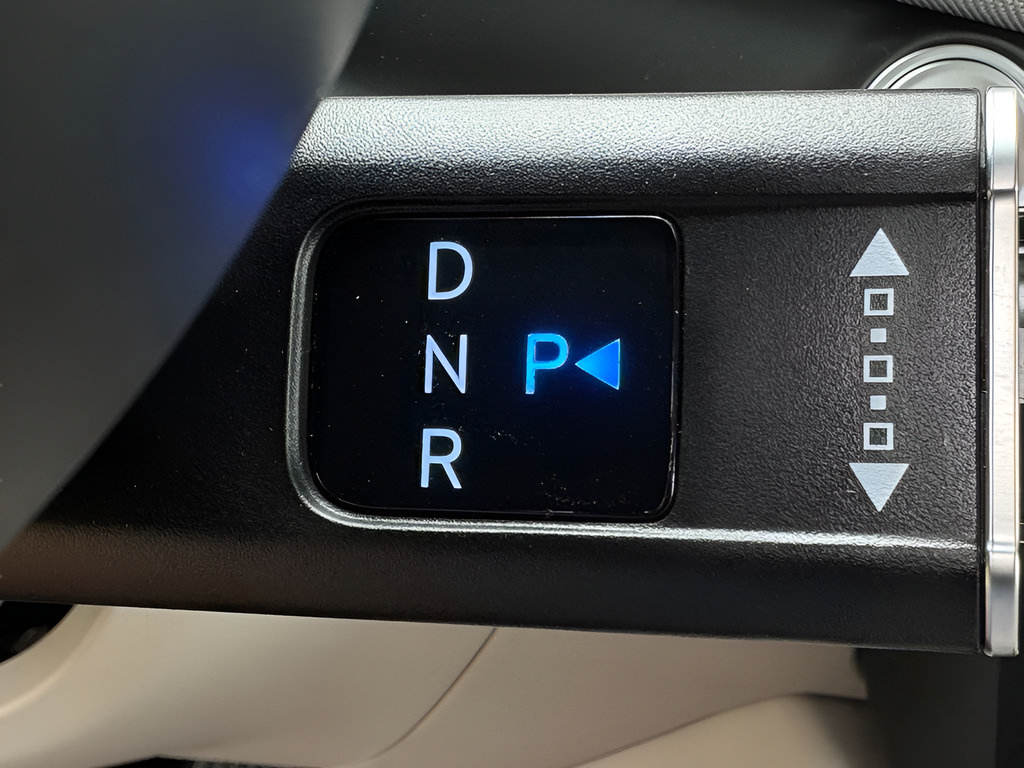 Certified 2025 Hyundai Tucson Limited FWD image 35
