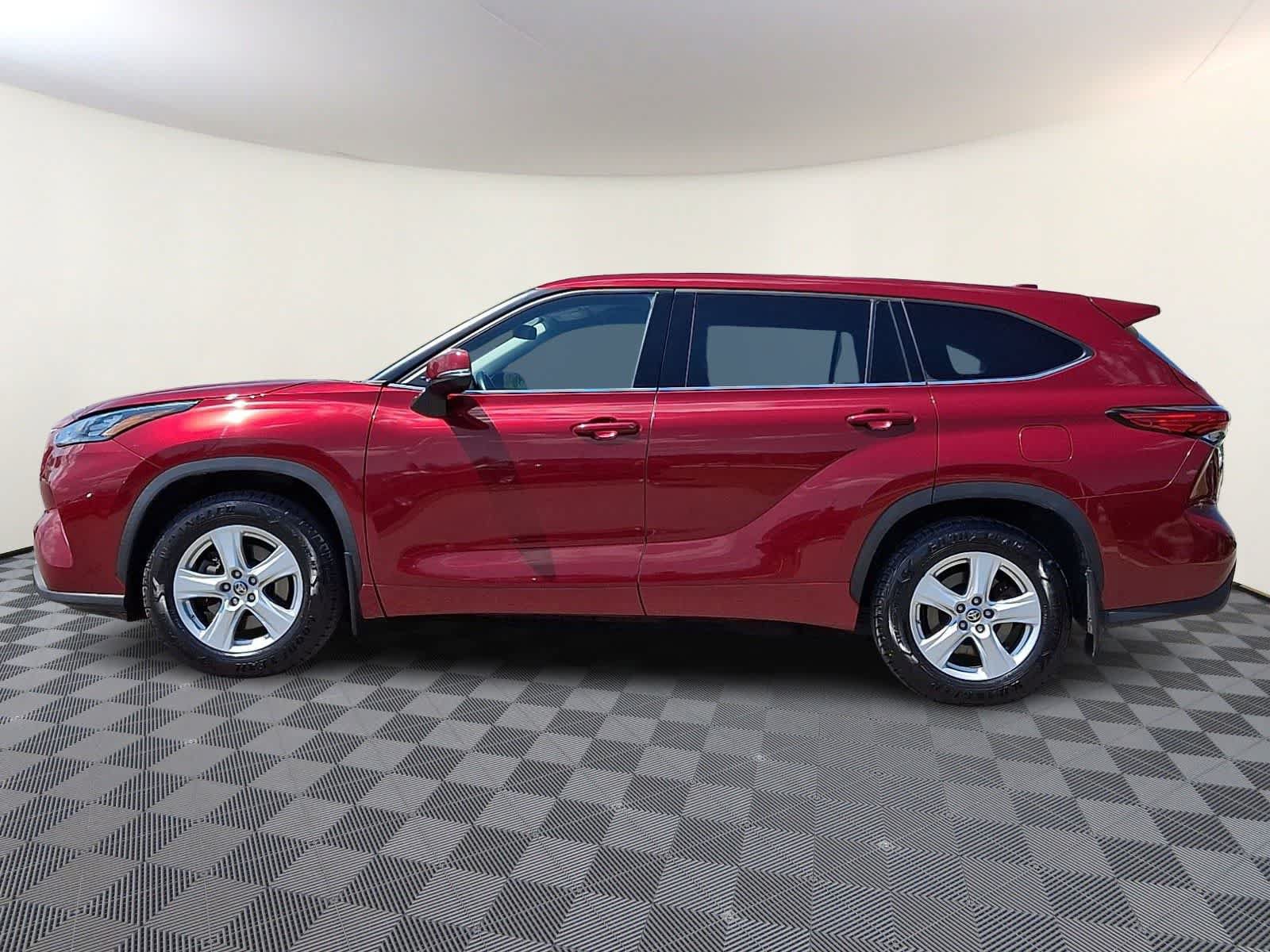 Used 2020 Toyota Highlander LE AWD/4WD image 9