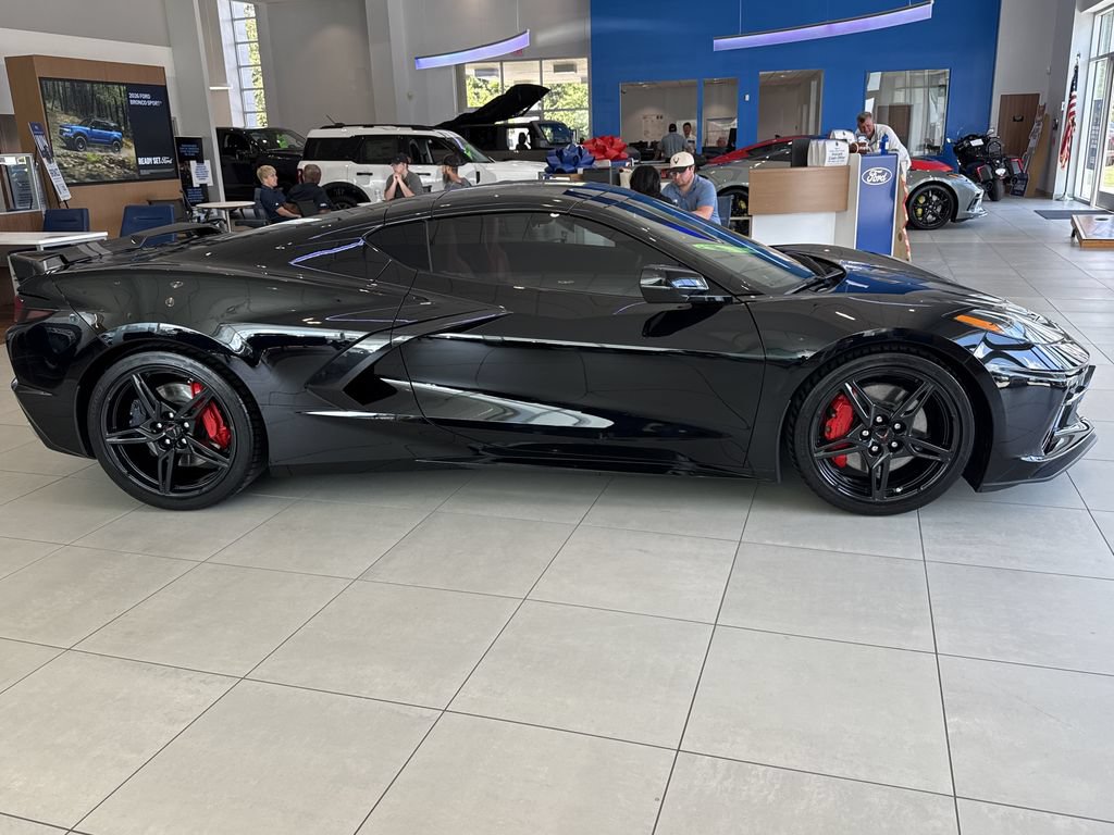 Used 2021 Chevrolet Corvette Stingray Coupe w/ Z51 Performance Package RWD image 8