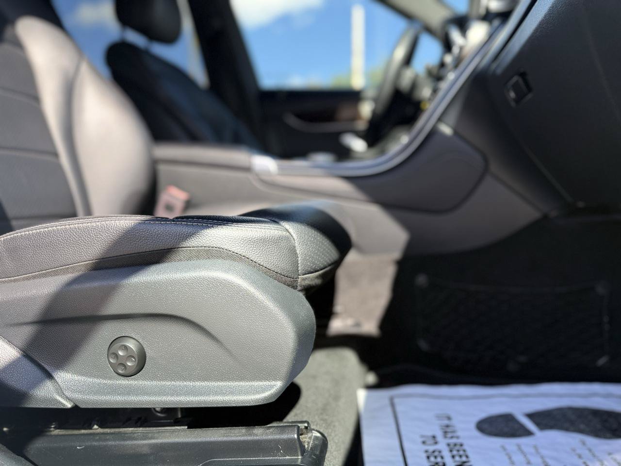 Used 2019 Mercedes-Benz GLC 300 w/ Premium Package image 51