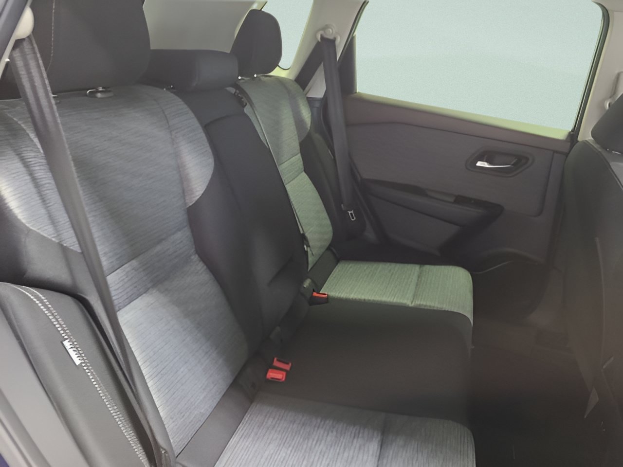 Used 2023 Nissan Rogue SV AWD/4WD image 14