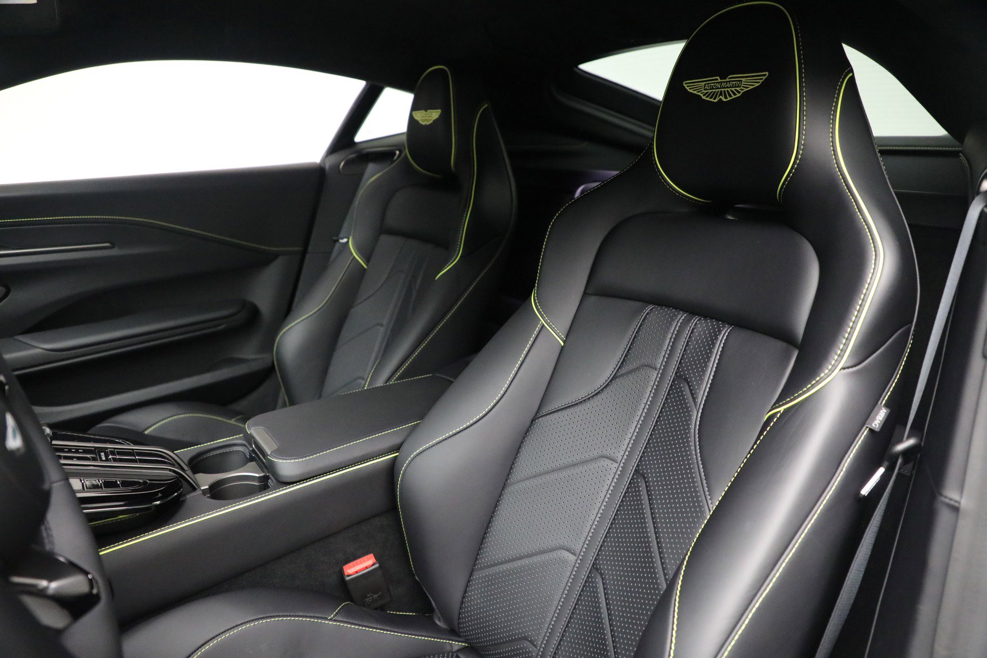 New 2026 Aston Martin V8 Vantage Coupe image 15