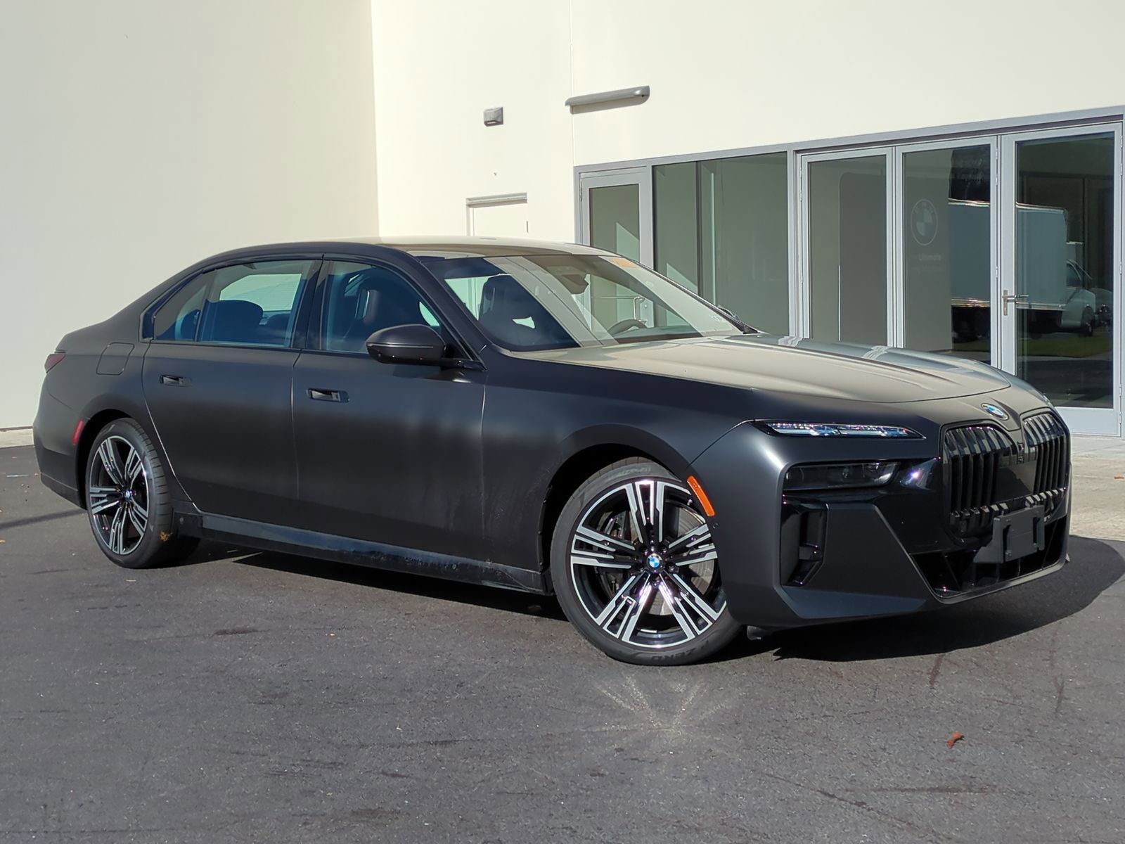 Certified 2023 BMW 740i image 2