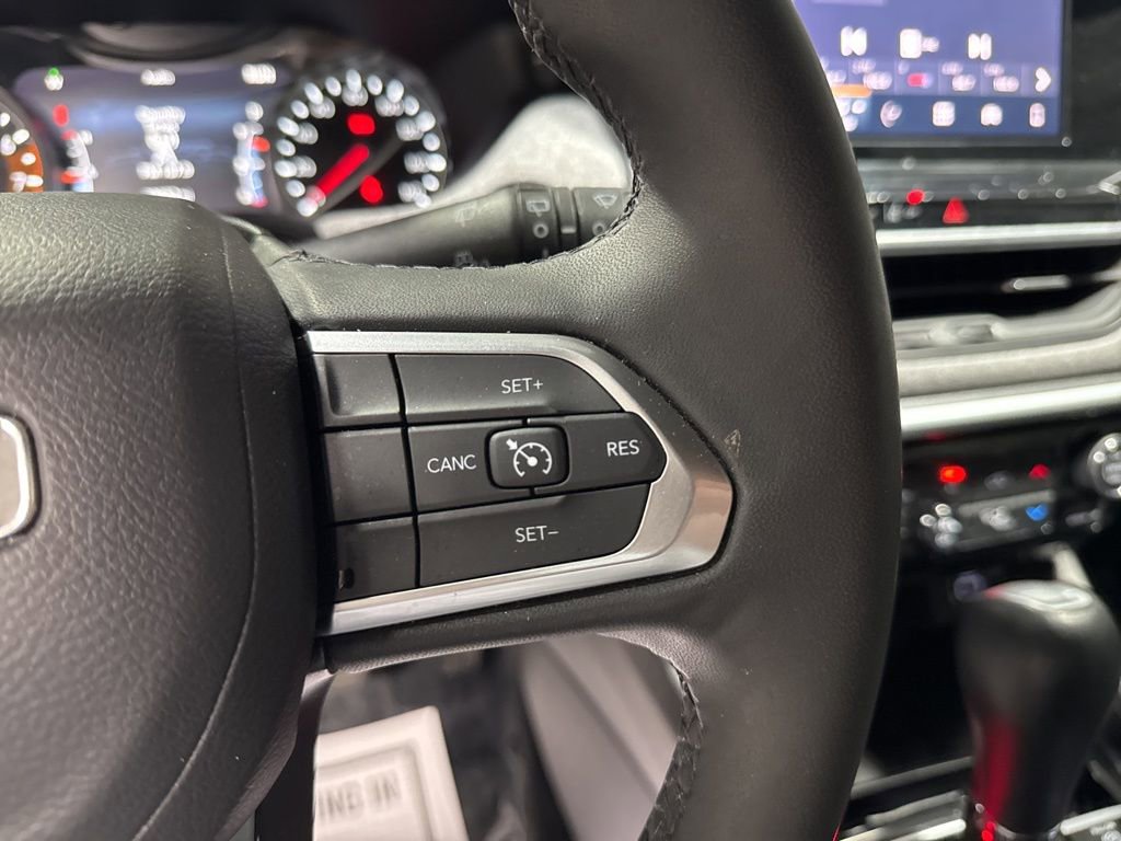 Used 2025 Jeep Compass Latitude w/ Sun & Sound Group image 19