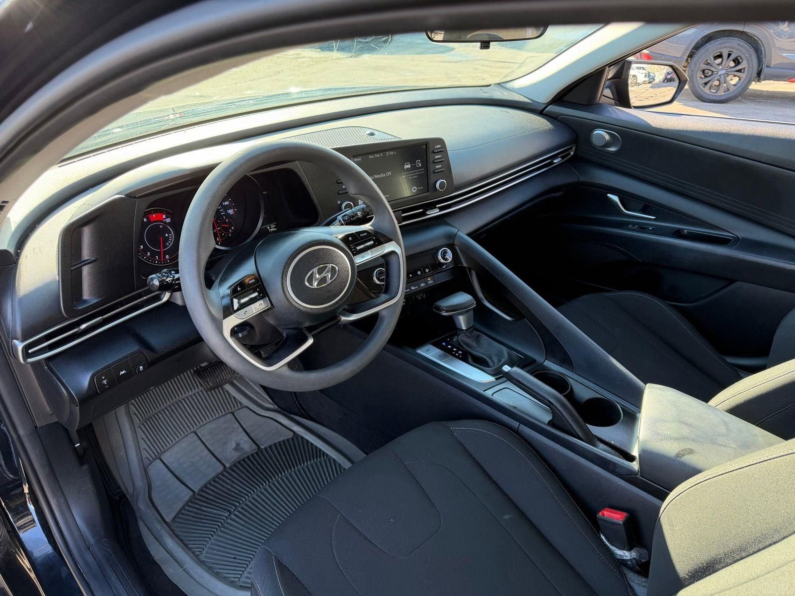 Used 2022 Hyundai Elantra SEL image 20