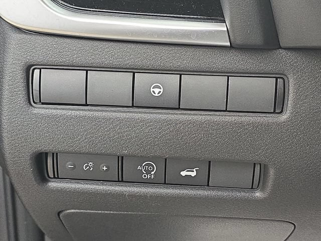 Used 2025 Nissan Rogue SL FWD image 31