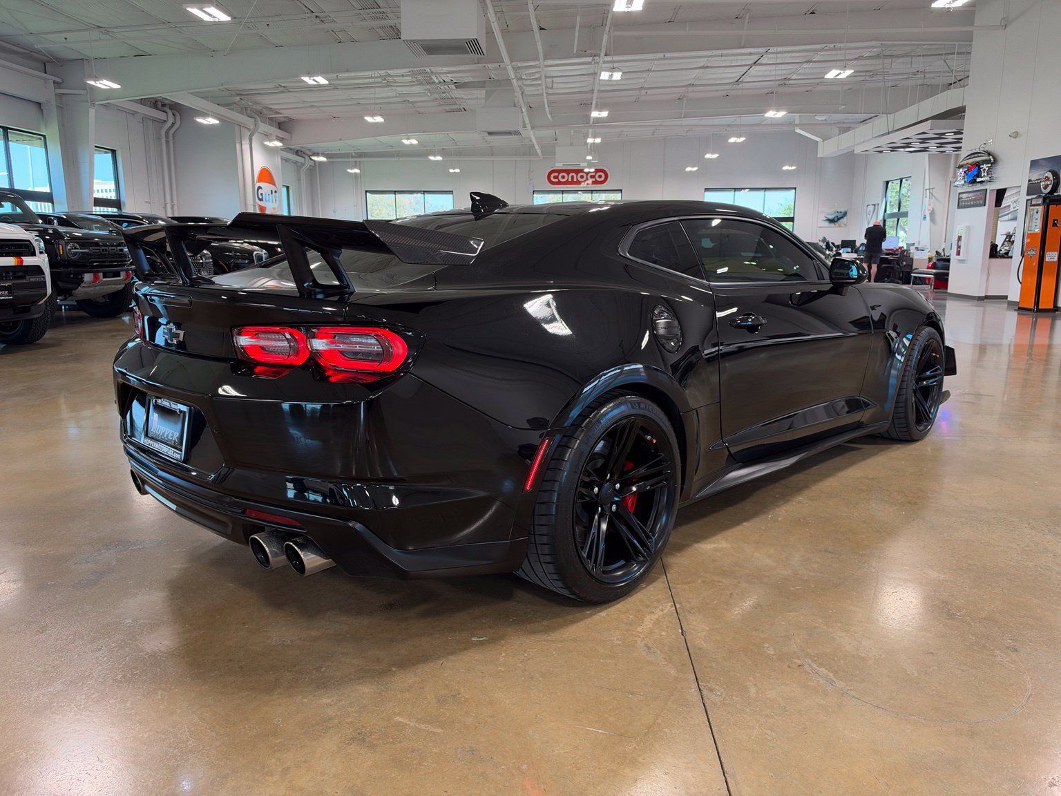 Used 2019 Chevrolet Camaro ZL1 RWD image 8