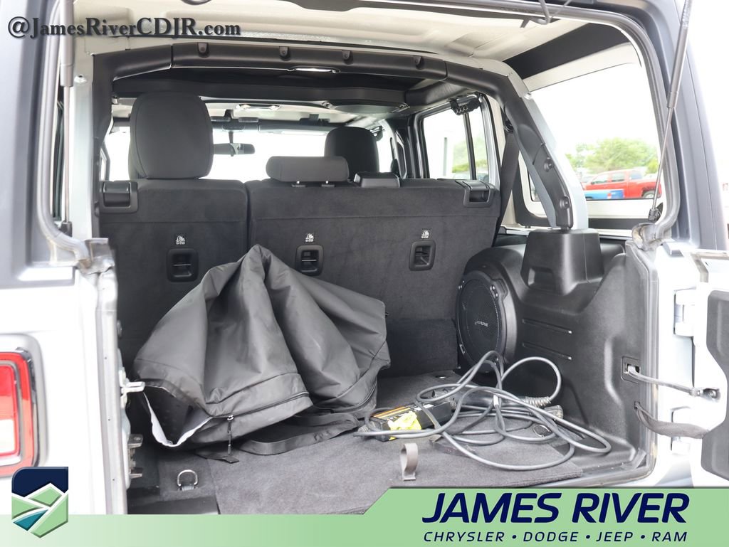 Used 2023 Jeep Wrangler Unlimited w/ Cold Weather Group AWD/4WD image 15