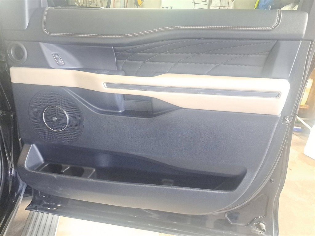 Used 2019 Ford Expedition Platinum image 16