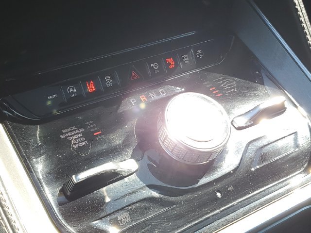 Used 2022 Jeep Wagoneer Series III AWD/4WD image 30