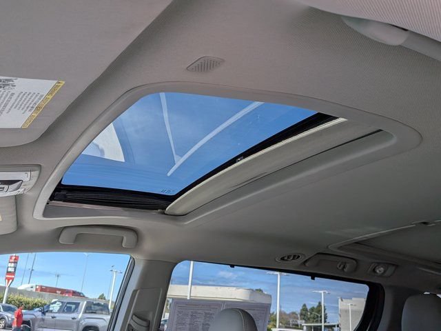 Used 2020 Toyota Sienna Limited w/ Carpet Mat Package FWD image 19