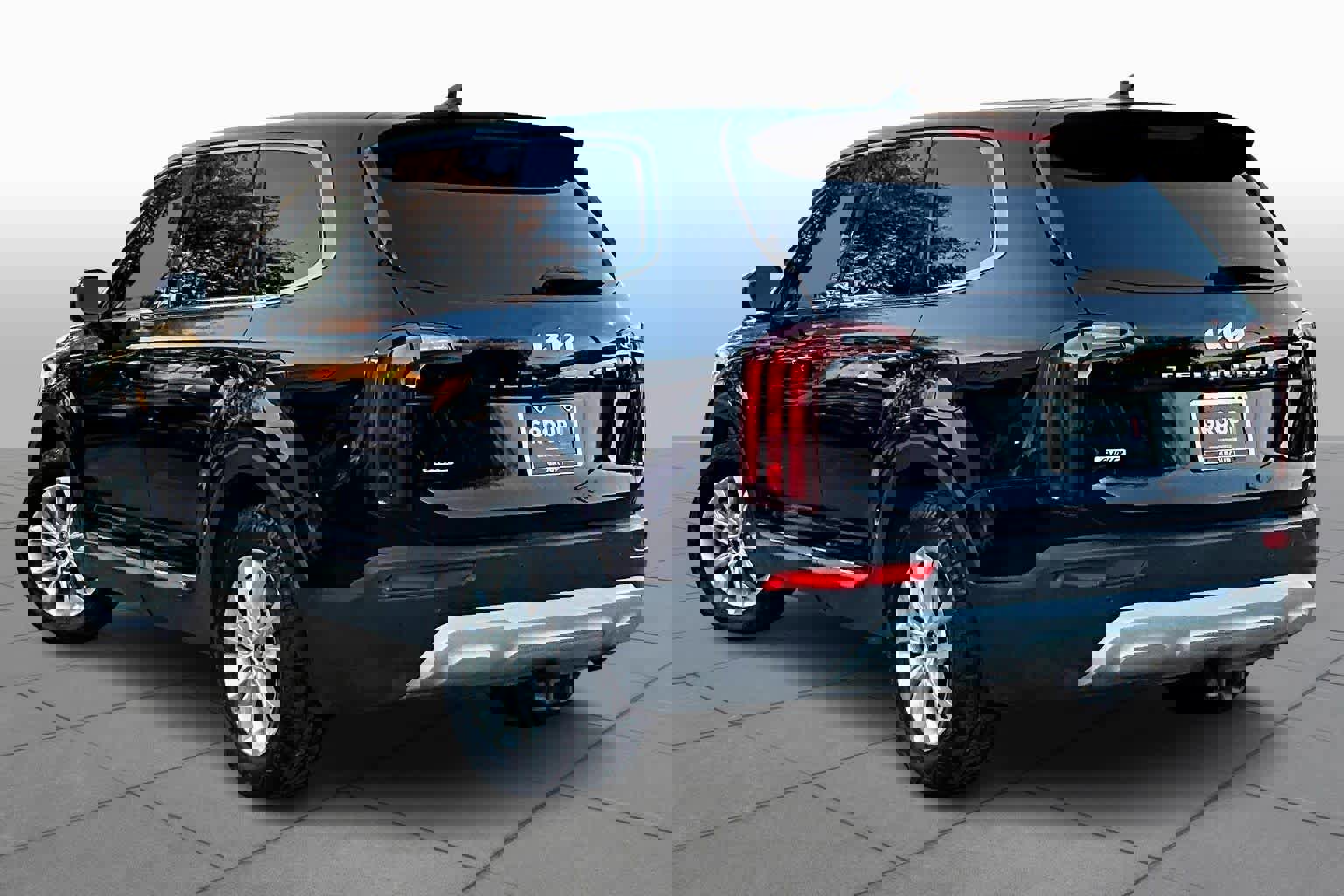 Used 2022 Kia Telluride LX image 11