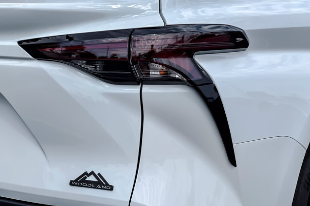 New 2026 Toyota Sienna XLE Woodland Edition AWD/4WD image 28